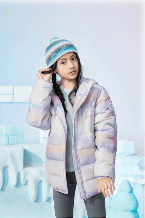 Play the winter warm prelude, children's down jacket let the love of companionship without limits